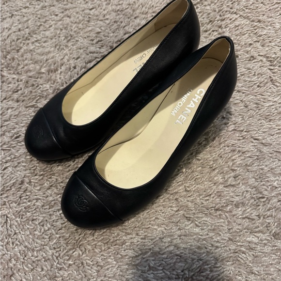 Chanel uniform heels - Picture 1 of 8